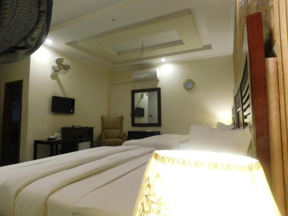 Hotel Sr Lounge Multan Exterior photo